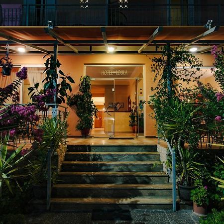 Hotel Loula Rooms And Apartments กาเมนาวูร์ลา ภายนอก รูปภาพ