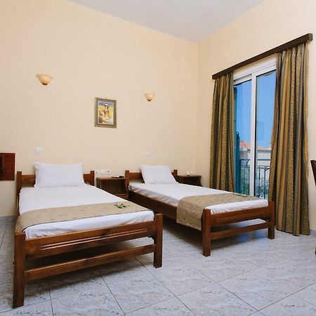Hotel Loula Rooms And Apartments กาเมนาวูร์ลา ภายนอก รูปภาพ