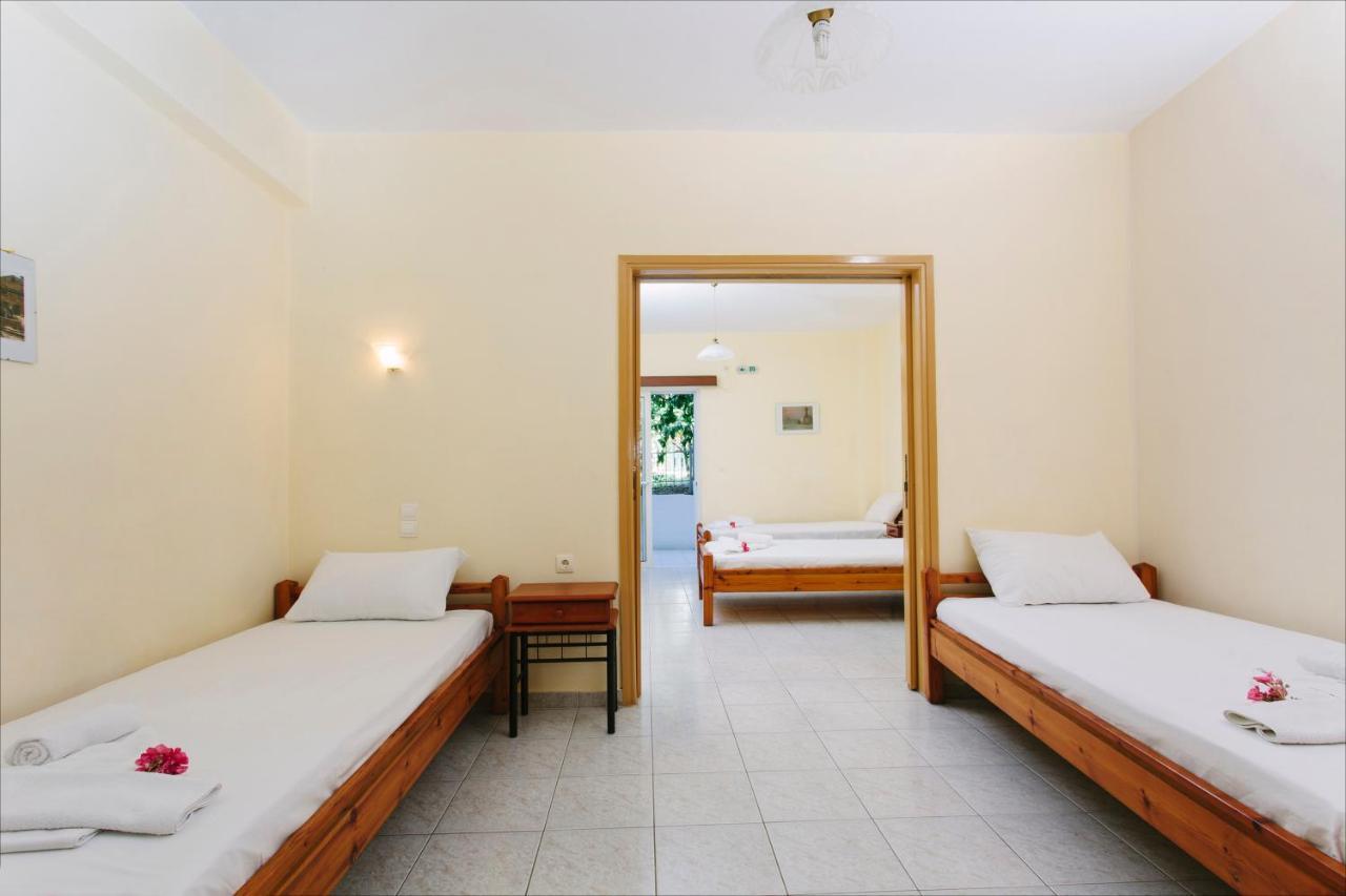 Hotel Loula Rooms And Apartments กาเมนาวูร์ลา ภายนอก รูปภาพ