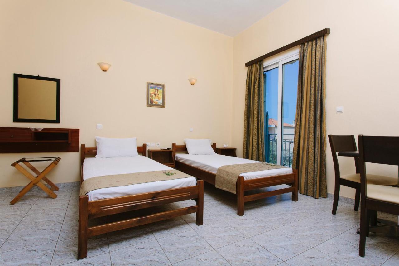 Hotel Loula Rooms And Apartments กาเมนาวูร์ลา ภายนอก รูปภาพ
