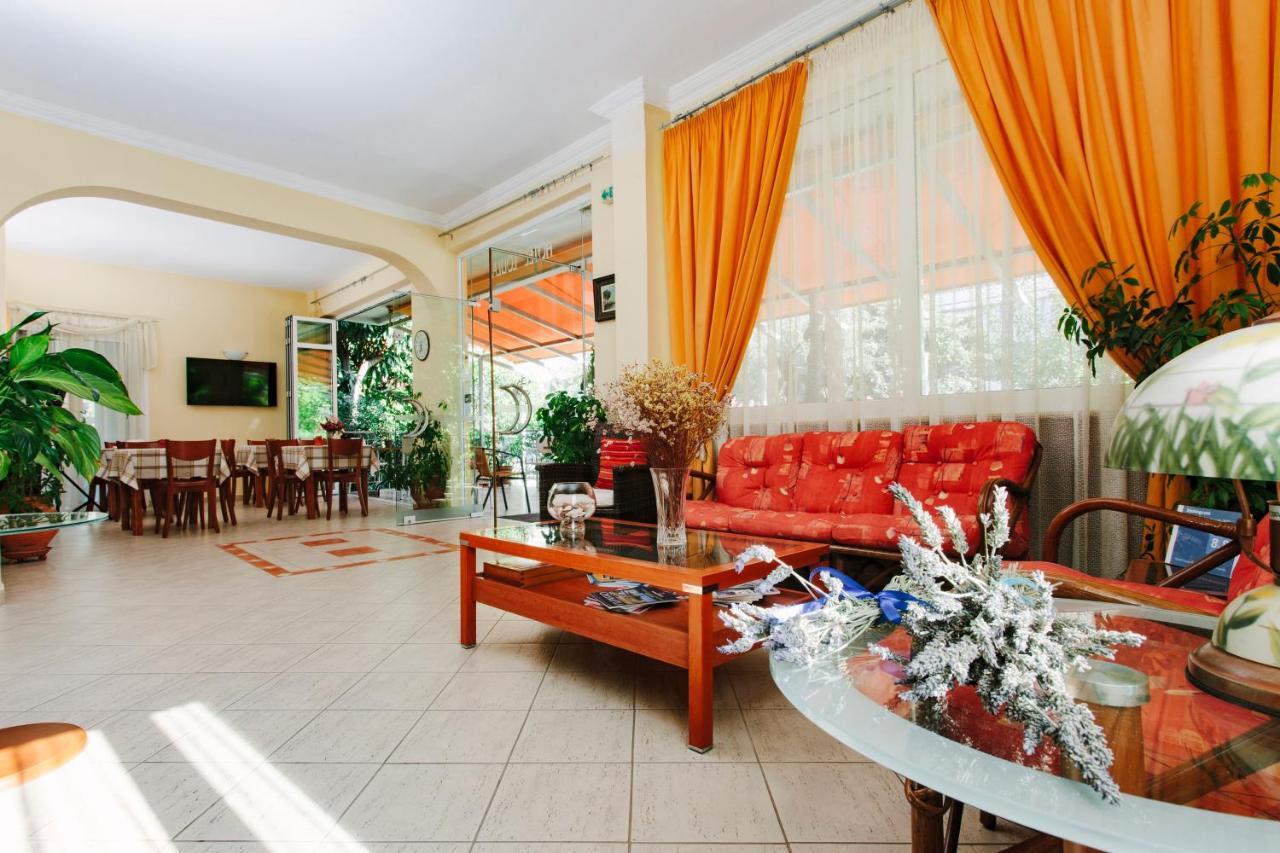 Hotel Loula Rooms And Apartments กาเมนาวูร์ลา ภายนอก รูปภาพ
