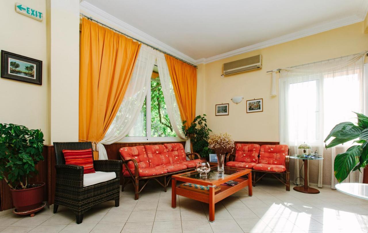 Hotel Loula Rooms And Apartments กาเมนาวูร์ลา ภายนอก รูปภาพ