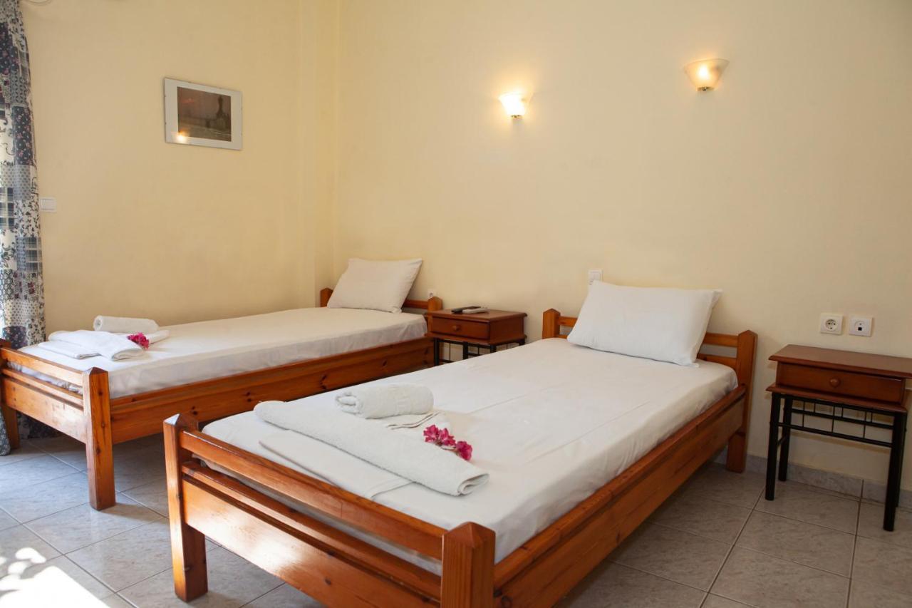 Hotel Loula Rooms And Apartments กาเมนาวูร์ลา ภายนอก รูปภาพ