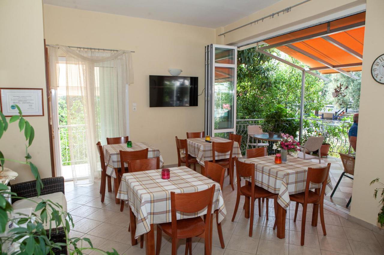 Hotel Loula Rooms And Apartments กาเมนาวูร์ลา ภายนอก รูปภาพ