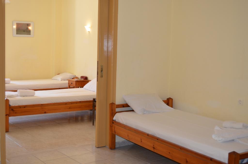 Hotel Loula Rooms And Apartments กาเมนาวูร์ลา ห้อง รูปภาพ